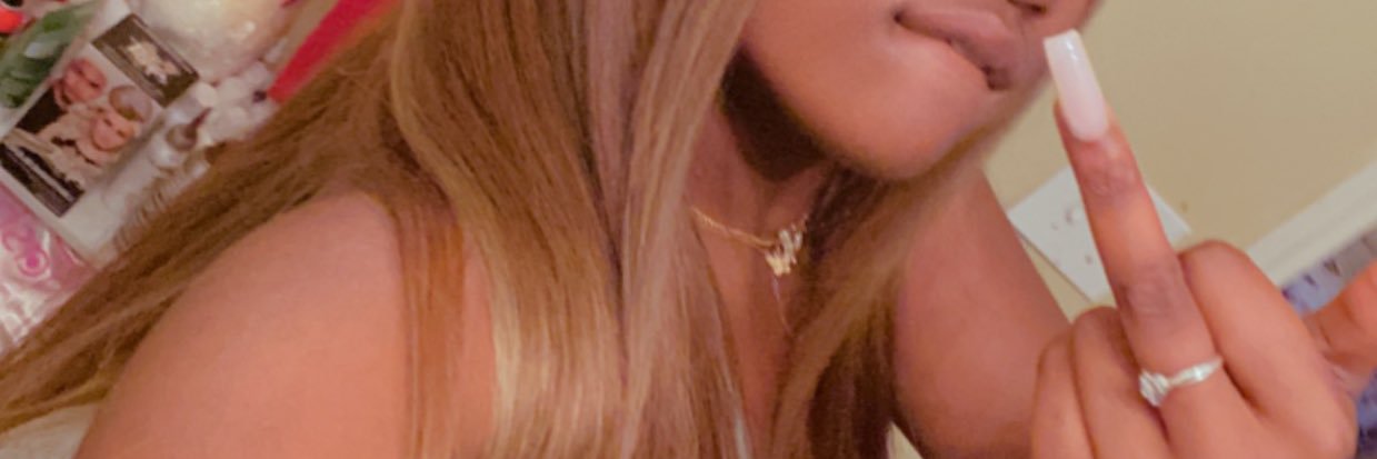 dynesialoren's profile banner image