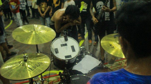 puteng banner