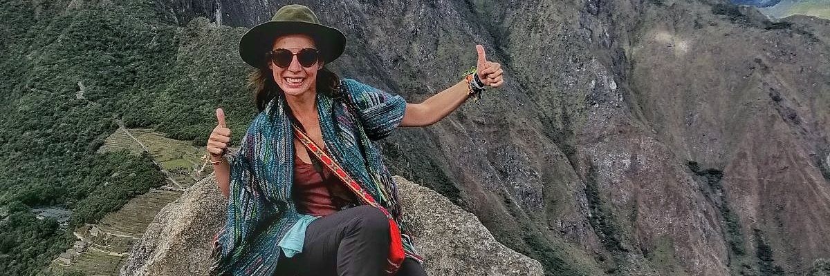 viajar sola te da alas banner