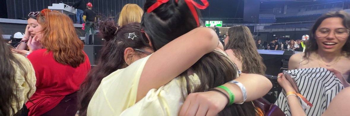 ໑̣ mariajo touched louis banner