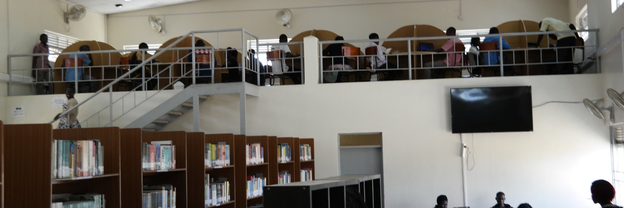 Muni University Library banner