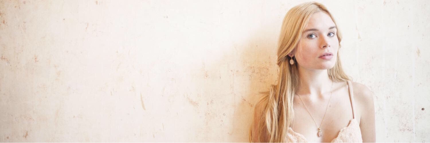 AnaDylaHQ's profile banner image