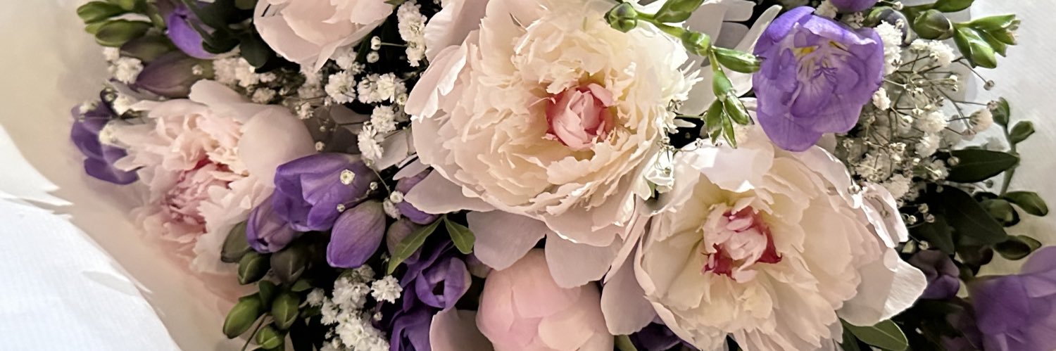 estellenng's profile banner image