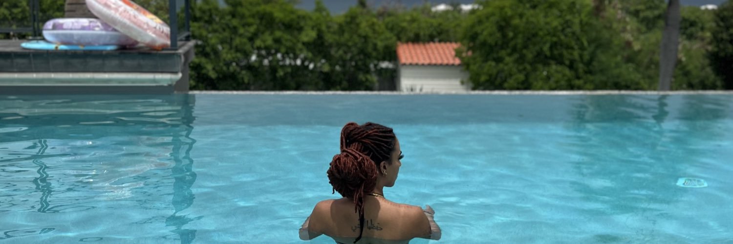 vikkisecrets_'s profile banner image