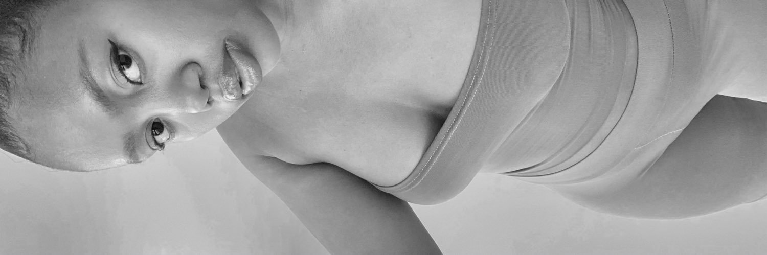 🧜🏾‍♀️ 알리아 banner