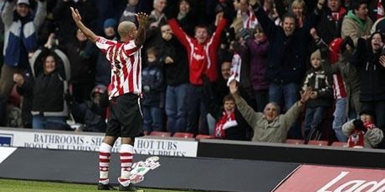 Wayne Thomas banner