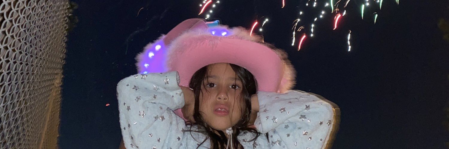 zeniaa__'s profile banner image