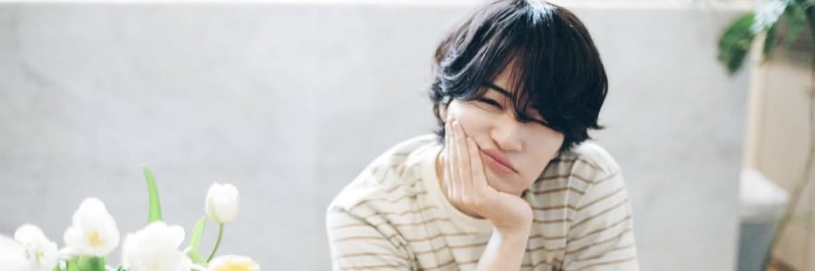 M banner