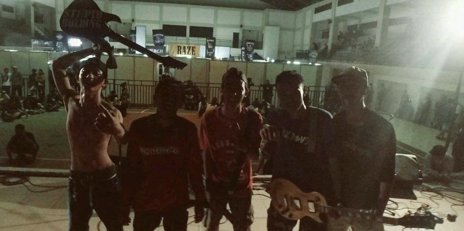 STUPIDHOLDING YK banner