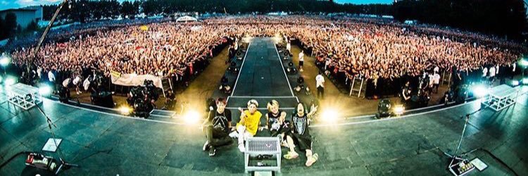 6kSmile's profile banner image