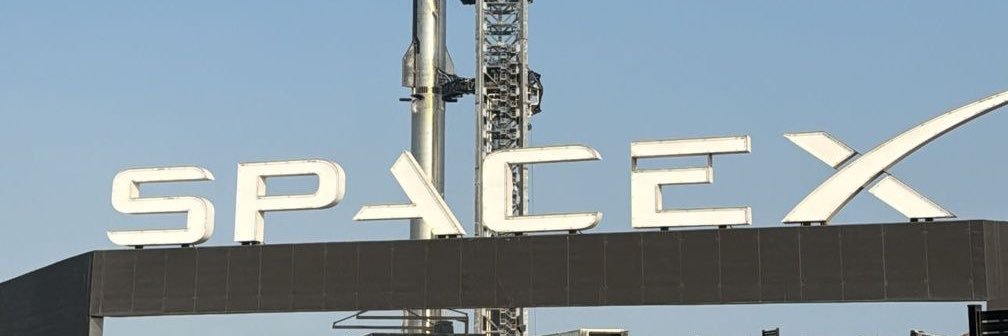 Sarah Putra🚀 banner