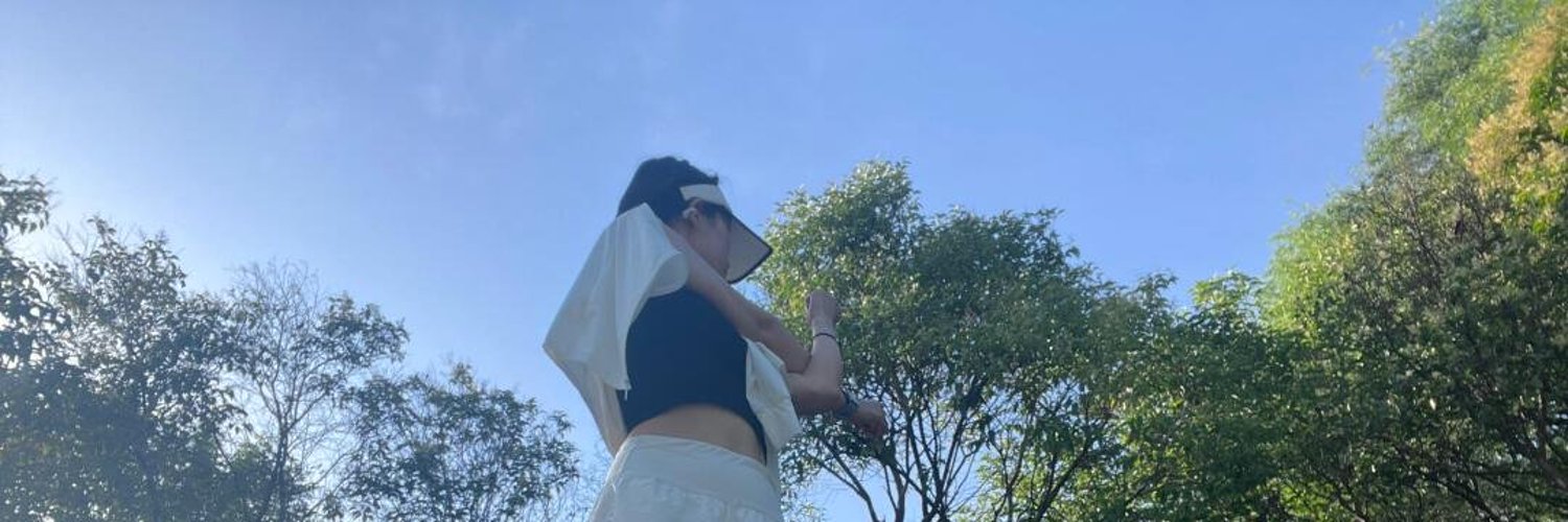 danielatenani's profile banner image