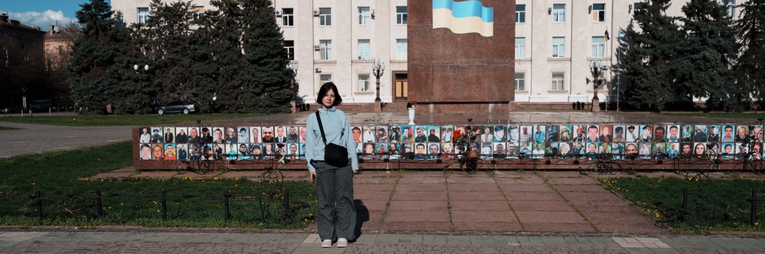 Даша з Херсона з трьома псами і з Данєю's banner
