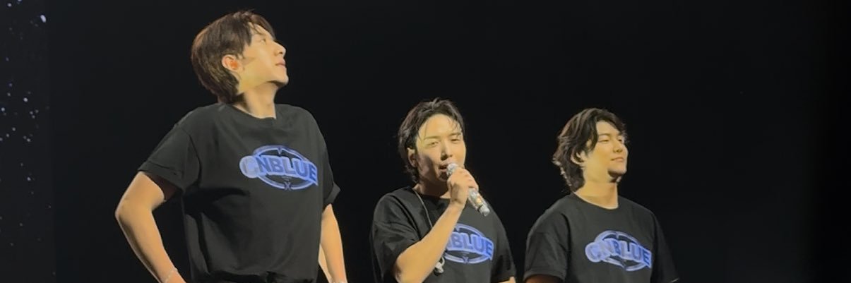 uriLoveLight's profile banner image