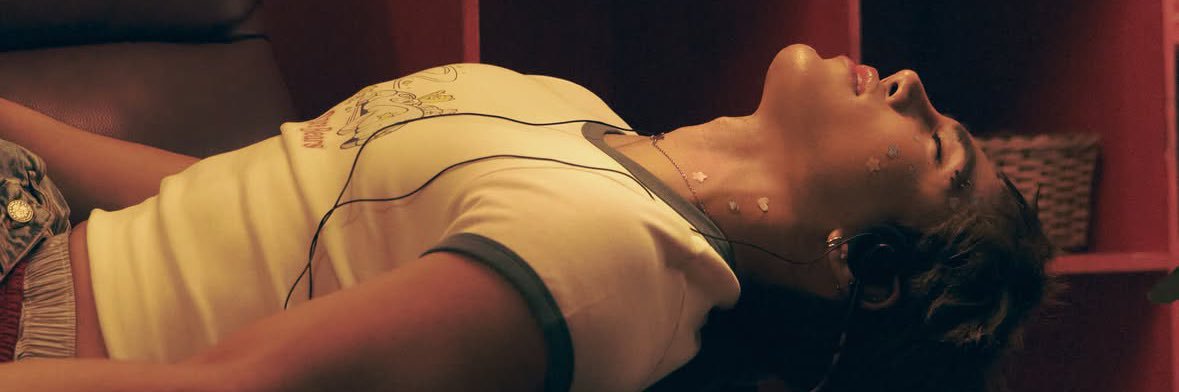 yanastell's profile banner image