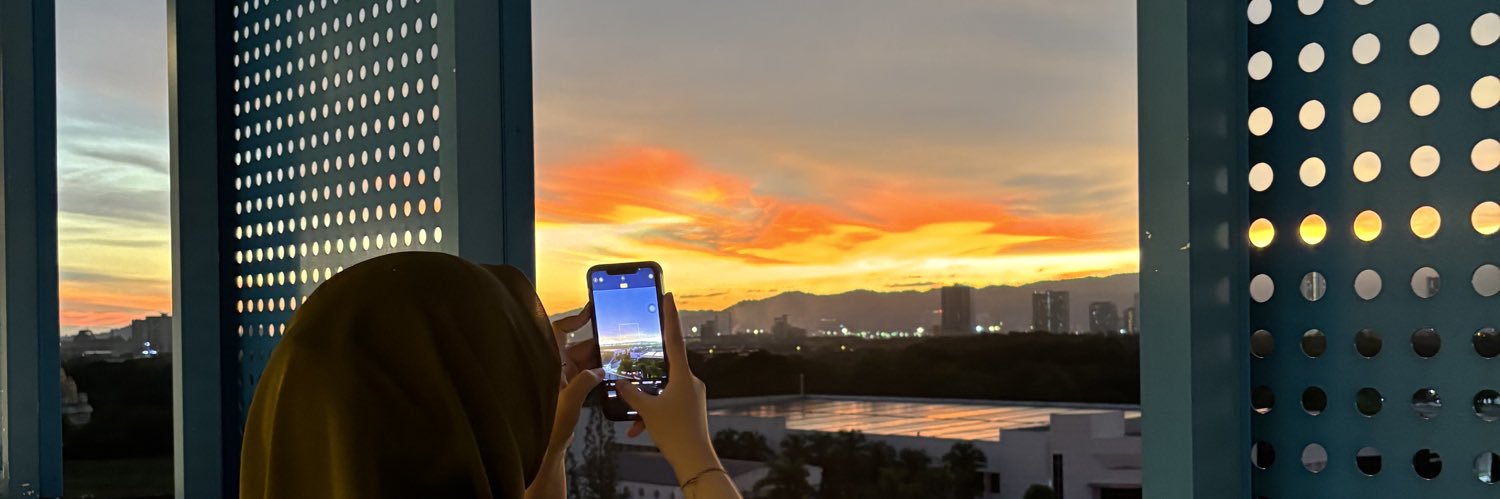 emltwt's profile banner image