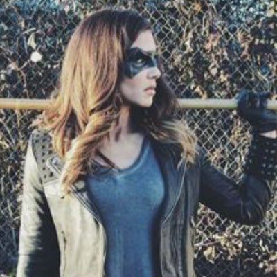 I'm not trying to replace laurel Lance. I'm the new black canary name Dinah Drake and I'm also a cop that likes to answer with my fist in your face #RP