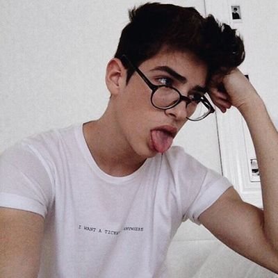 Science makes my world possible.. Without it I know nothing. All my knowledge has an explanation. {Multi verse OC|RE/Multiverse Rp|25Yrs Old|Bi|V1:|V2:}