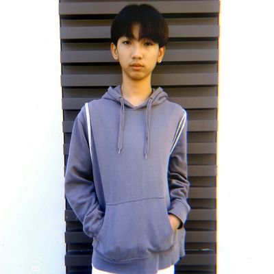 SurlaCharl's profile picture. 