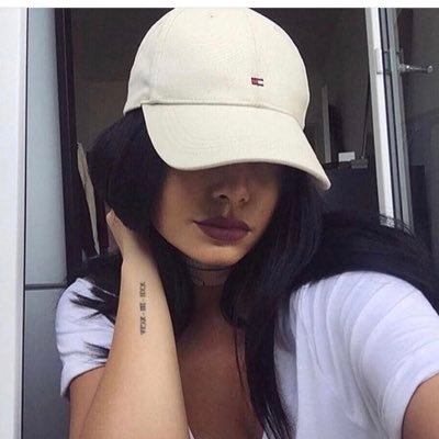 Modv7's profile picture. استغفرالله ليزهر قلبك🙂💙.