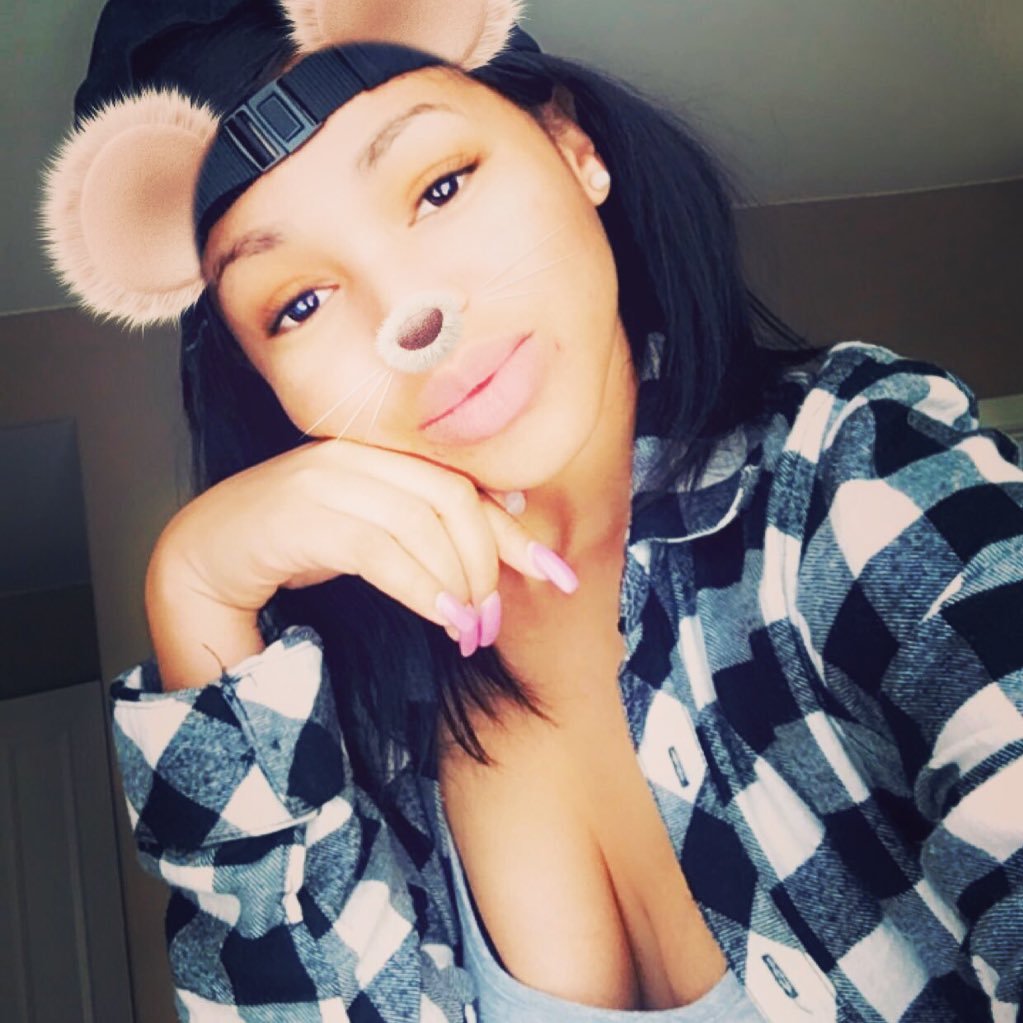 5’2 in this big world, just trying to get in where I fit in💁🏽♀️💅🏼