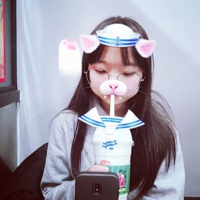 uqUZmnQxCO2kZxG's profile picture. 