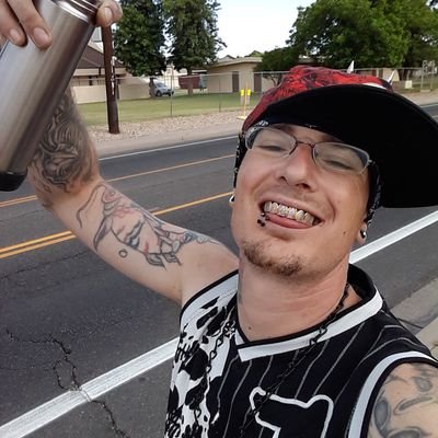 I'm a 30 somethin'year old Cook and Owner of HFGaming! I love streaming Borderlands 2 live on Mixer everyday! For more info on me come check out the show!