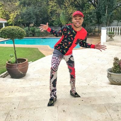 Nikita Nikita mivoro movoro drinking ultrumel next to Mandela wearing DMD bathi mina di hampa nor King savitro bathi mina di DRAGON TROSHKA that's y am famous