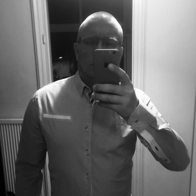 lesbianhulaboy's profile picture. 