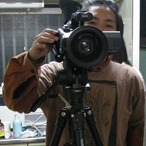 make an independent  movie
from  somewhere in japan
映画を作ってます