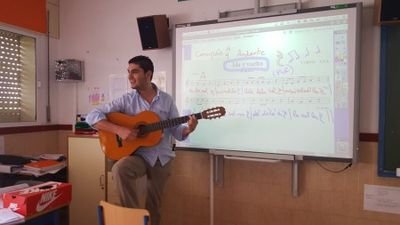 Maestro de mùsica en CEIP San Josè Obrero de Jerez. Guitarrista y aficionado al flamenco. Uno de mis objetivos es que se aprenda flamenco en el cole.