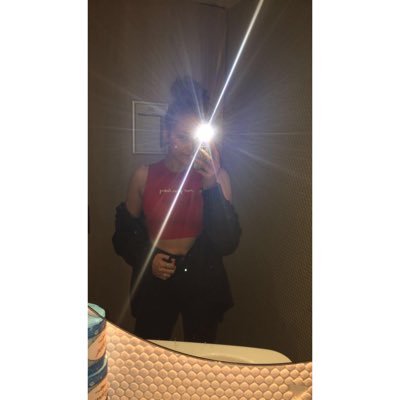 britkew's profile picture. x 18 x 👻 britkew x