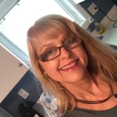 CarolynClburr's profile picture. 