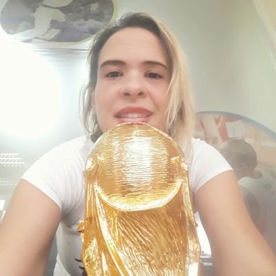 Periodista Deportiva, Venezolana, Esposa, hija, y madre de dos grandes regalos que me dio Dios... Ya no creo en muchas cosas solo en la lealtad