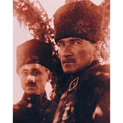 staddanube's profile picture. şehirli, doğar büyür en sonuna sosyal medya batağında ölür :))