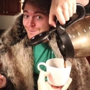 spillthetea_hmm's profile picture. I feel embarrassed about my old tweets but I'm also too bored to delete them,so you can enjoy making fun of me I guees