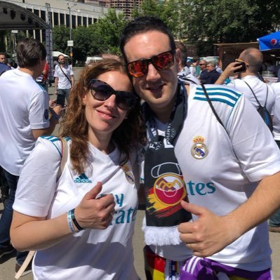 Abogada, Socia Euroabonada del Real Madrid C.F., motera y viajera. Vive como si no hubiese mañana...