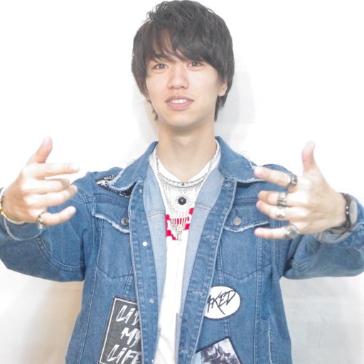 はじめかちょーです。気軽にフォローしてください。AV女優と共演しているYoutuber見て羨ましくてYoutuberになりました。一応投資家。ミニマリスト。イケメンだから服しまむらでいい。2019年トップYoutuber目指します