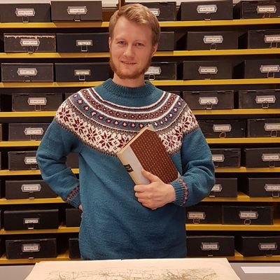 Researcher of onomastics, runes and nordic languages.  Mediator and disseminator at Sagnlandet Lejre. Writes mostly about language. He/him/jotun