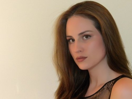 descalzadiary's profile picture. A window. BBerry companion. Daily Diary. Writings of an international socialite & my jet-set wandering... this is my honest, anonymous ranting. Keep the secret.