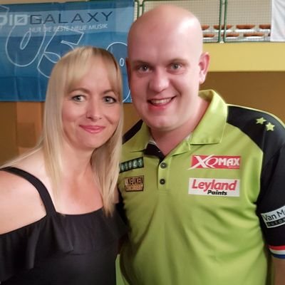 Never give up on my dream 💕 - Love and hate the Darts 🎯 - 💚 @mvg180 💚 - Animals 🐴 - Nature 🌳 - based in 🇩🇪 love 🇳🇱