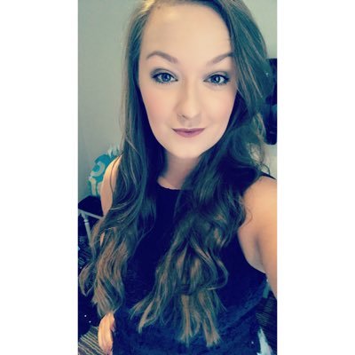 Charlotteee_17's profile picture. 