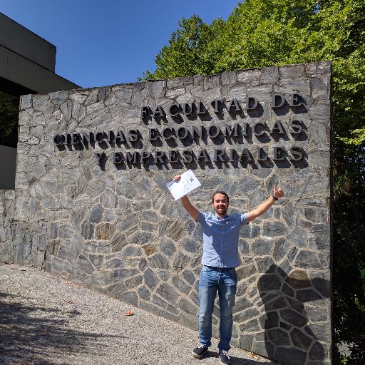 De Trabada, galego e economista. E por esa orde.