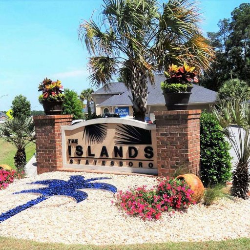 Spacious neighborhood with 2 & 3 bedroom units designed to make you feel right at home. Come get on Island Time- your ideal destination. 🌴