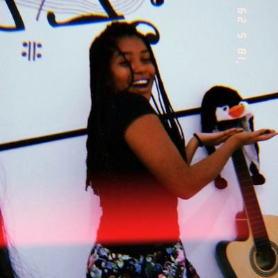 É sempre bom ser feliz sem ninguém, do que com alguém que não te merece!
