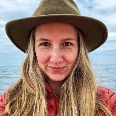 Writer of YA fantasy ✏️ environmentalist 🌾 Touring the U.S. in my camper van 🚐