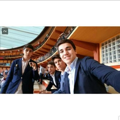 España🇪🇸, esta es mi España, de goles,
toros 🐃y santos🕆de bares🍸playas,
y mantos de peinetas flamenco💃🏻y cantos
🇪🇸🐃❤😏🎉👑🍸🍾🥂🎩
III❤🤞💫