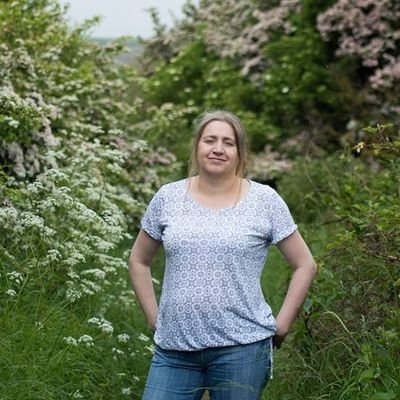 Nature loving casual birder. Books, family history and Tea. She/her