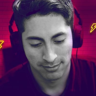 solochillin's profile picture. Licenciado, Comunicador, estudiante de inglés en Británico. Adicto al FIFA, fanático del fútbol y la música. #JustSmile