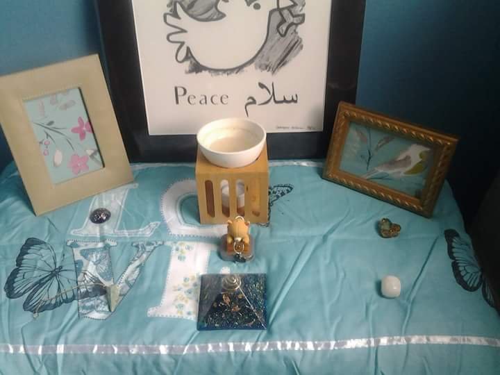 holistic_sam's profile picture. Self Care, Art and Mindfulness Classes for Children and Adults in York. #LetsGrow